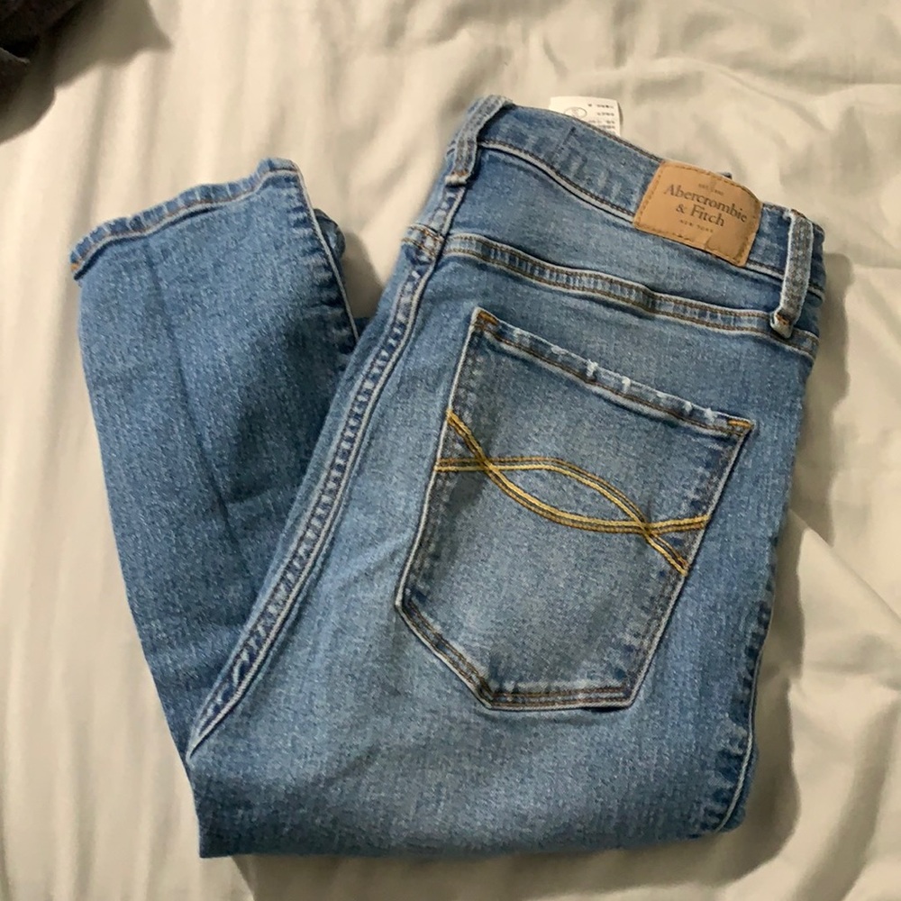 Ultra High Rise Blue Light/Medium Wash Abercrombie Skinny Jeans Size 27/4